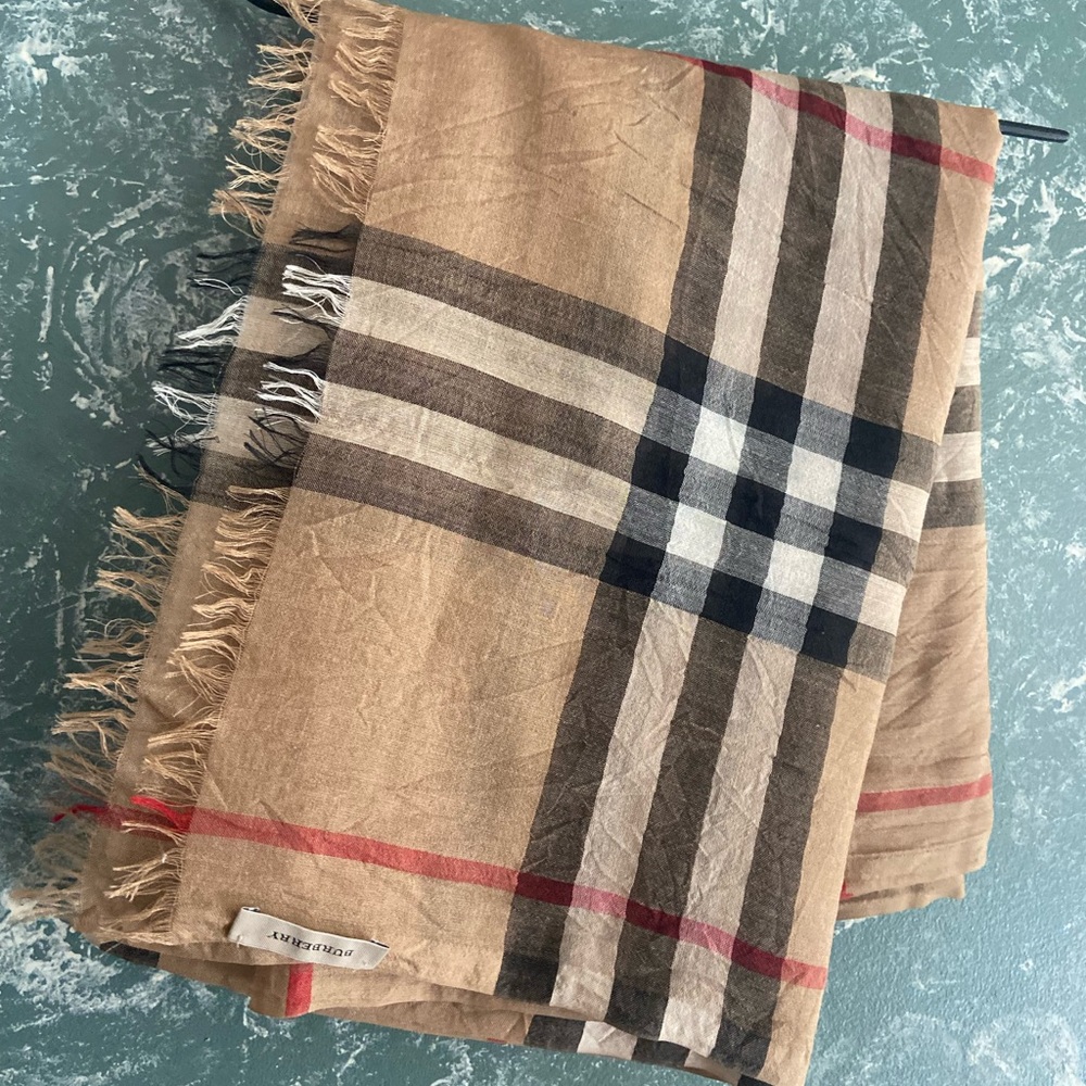 Burberry scarf lightweight